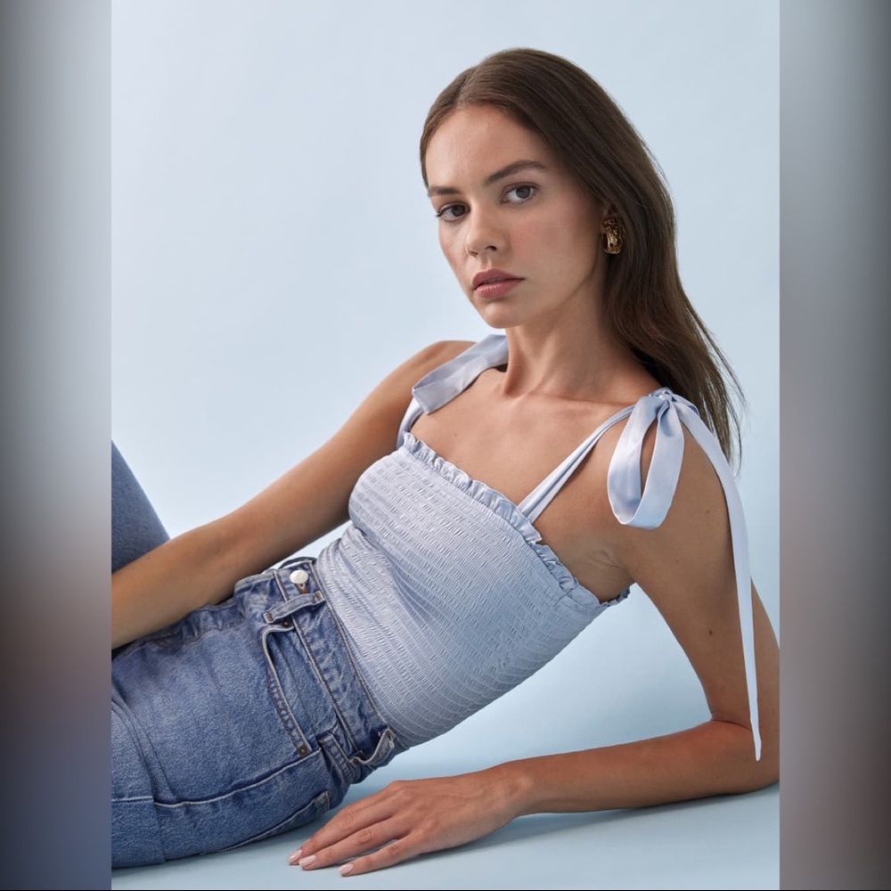 Reformation Pina Smocked Stretch Cropped Silk Top in Skye Blue Size M